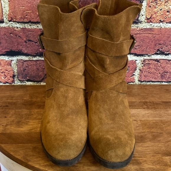 Clarks Malvet Doris Tan Brown Suede Block Heel Moto Western Boots Size 9.5 - Picture 12 of 12